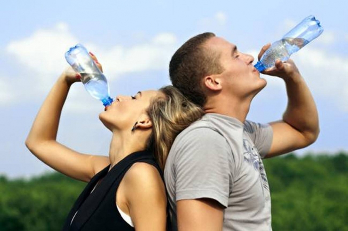 5 motivos para beber água de manhã